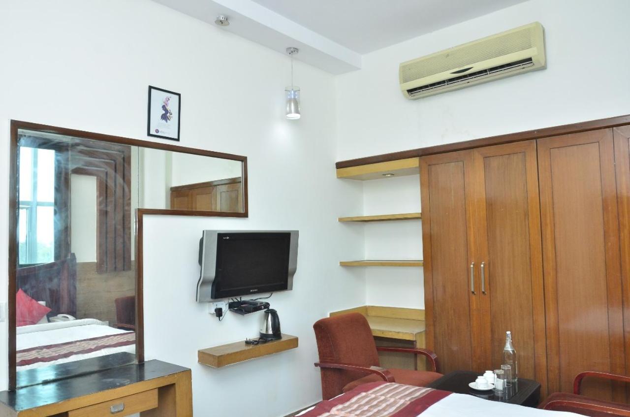 Ddr Hotel Residency Gurgaon Exterior foto